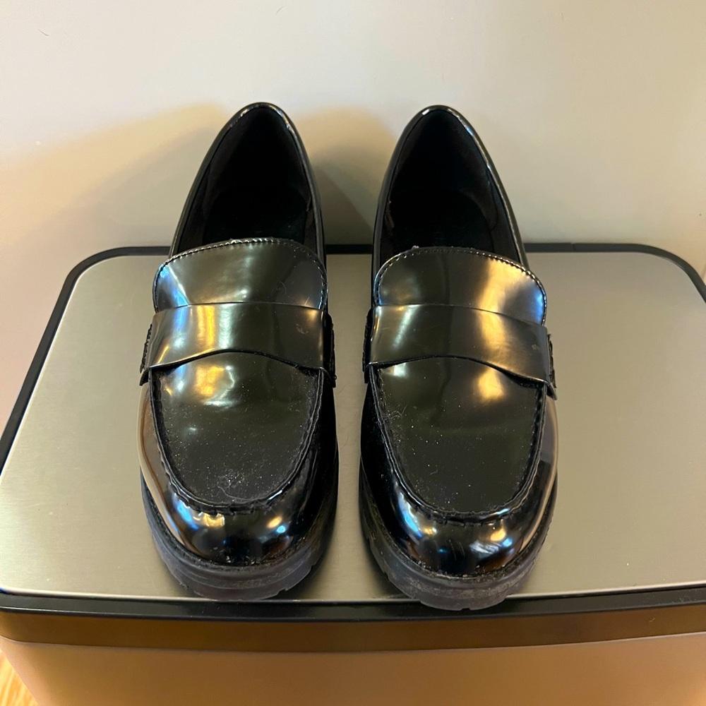 Women’s Size 11 Black Patent Leather Shoes